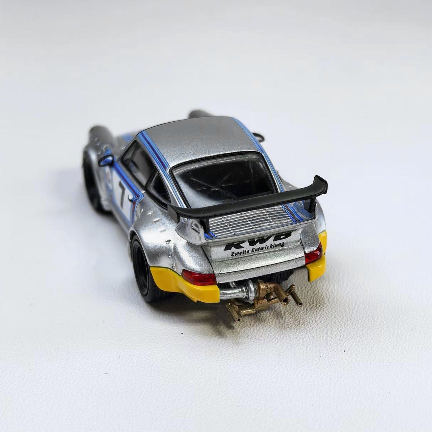 MODELMODEL 1:64 RWB 964 Ichiban Boshi #7 MM64-RWB964-002