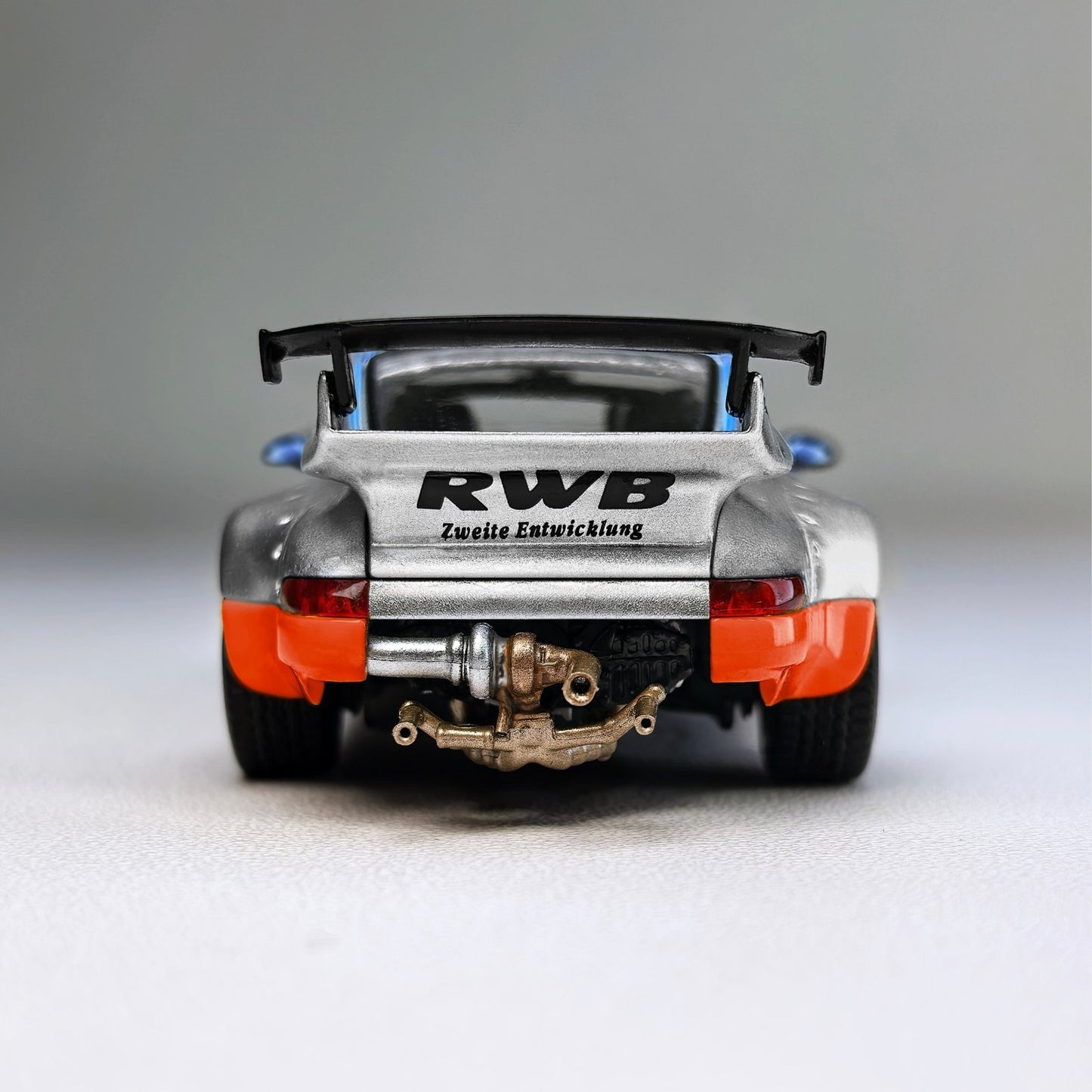 MODELMODEL 1:64 RWB 964 Ichiban Boshi #8 MM64-RWB964-001