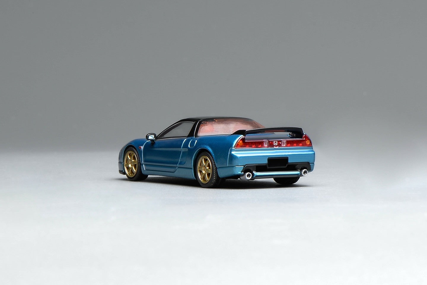 Motorhelix Intern Series 1:64 Honda NSX-R (NA2) Ice Blue M65503