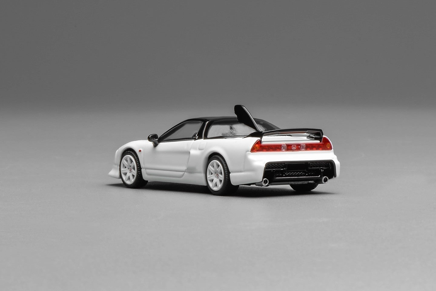 Motorhelix Intern Series 1:64 Honda NSX-R (GT) Champion White M65521