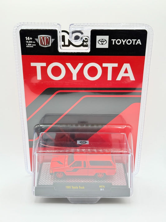 M2 Machines 1:64 1985 Toyota Truck with Camper Shell – Red Hobby Exclusive CHASE