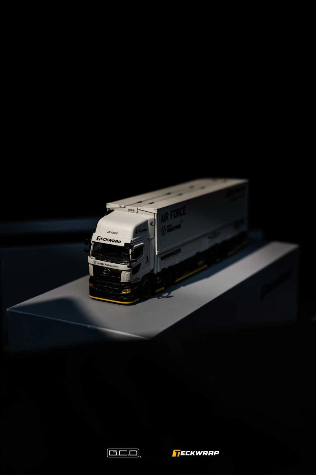GCD 1:64 DarwinPRO & TECKWRAP Hino Profia 2018 KS-118-688