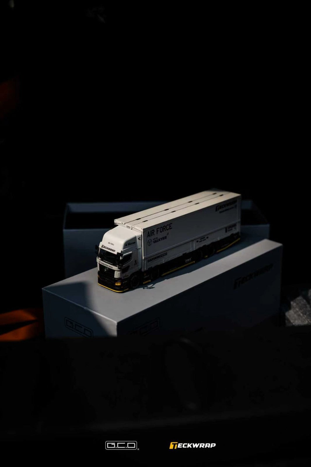 GCD 1:64 DarwinPRO & TECKWRAP Hino Profia 2018 KS-118-688