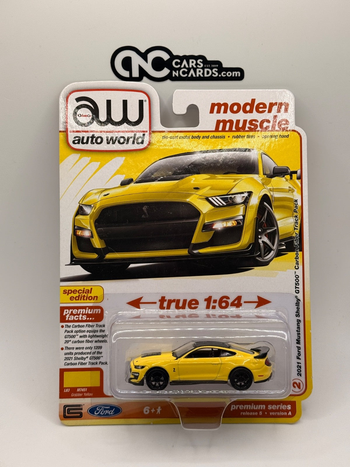 Auto World Modern Muscle True 1:64 2021 Ford Mustang Shelby GT500 Yellow
