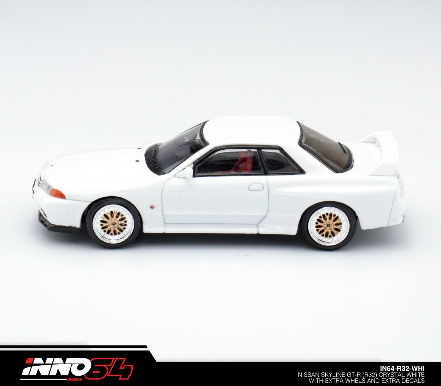 INNO64 Nissan Skyline GT-R (R32) Crystal White with Extra Wheels and Extra Decal