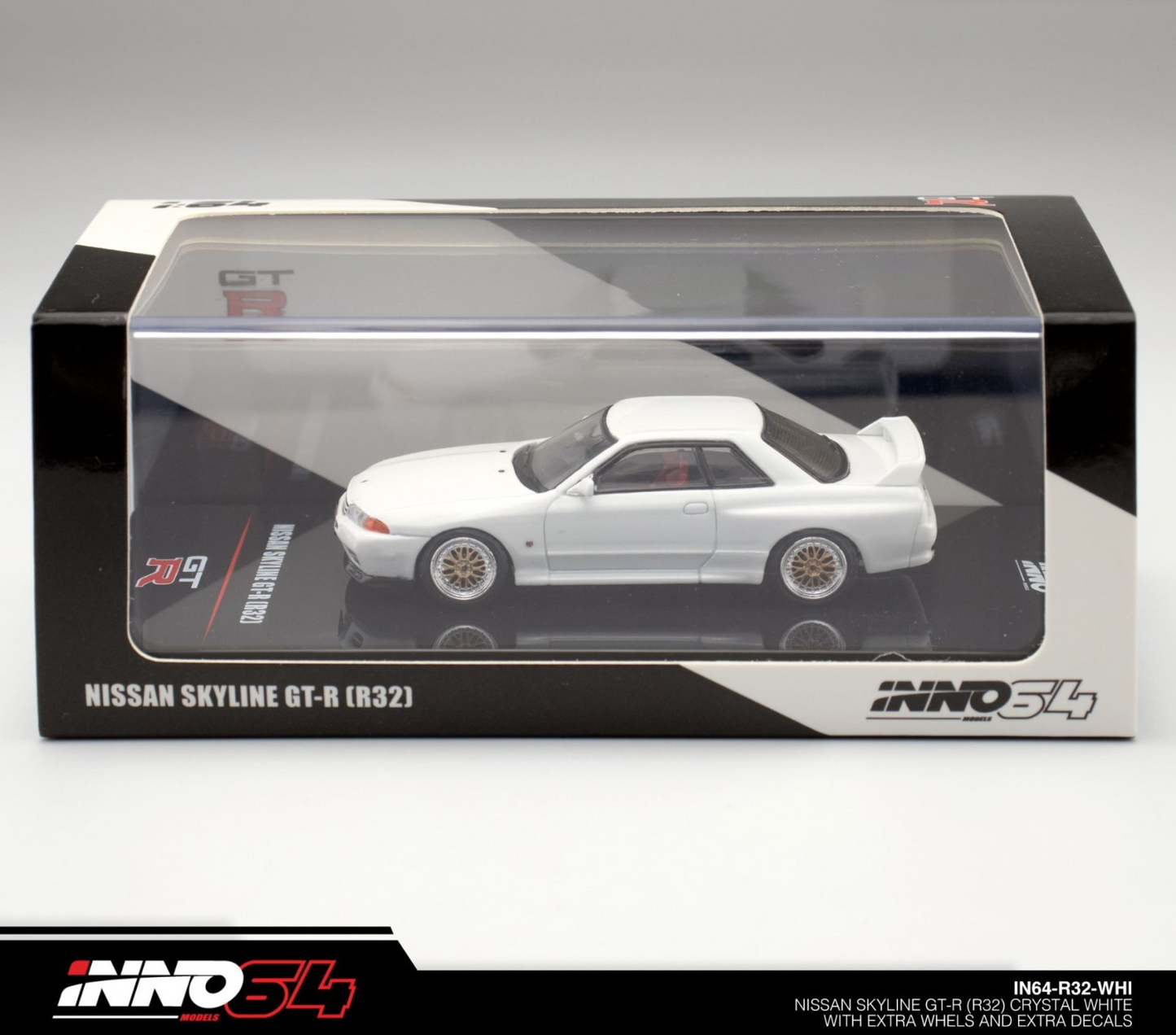 INNO64 Nissan Skyline GT-R (R32) Crystal White with Extra Wheels and Extra Decal