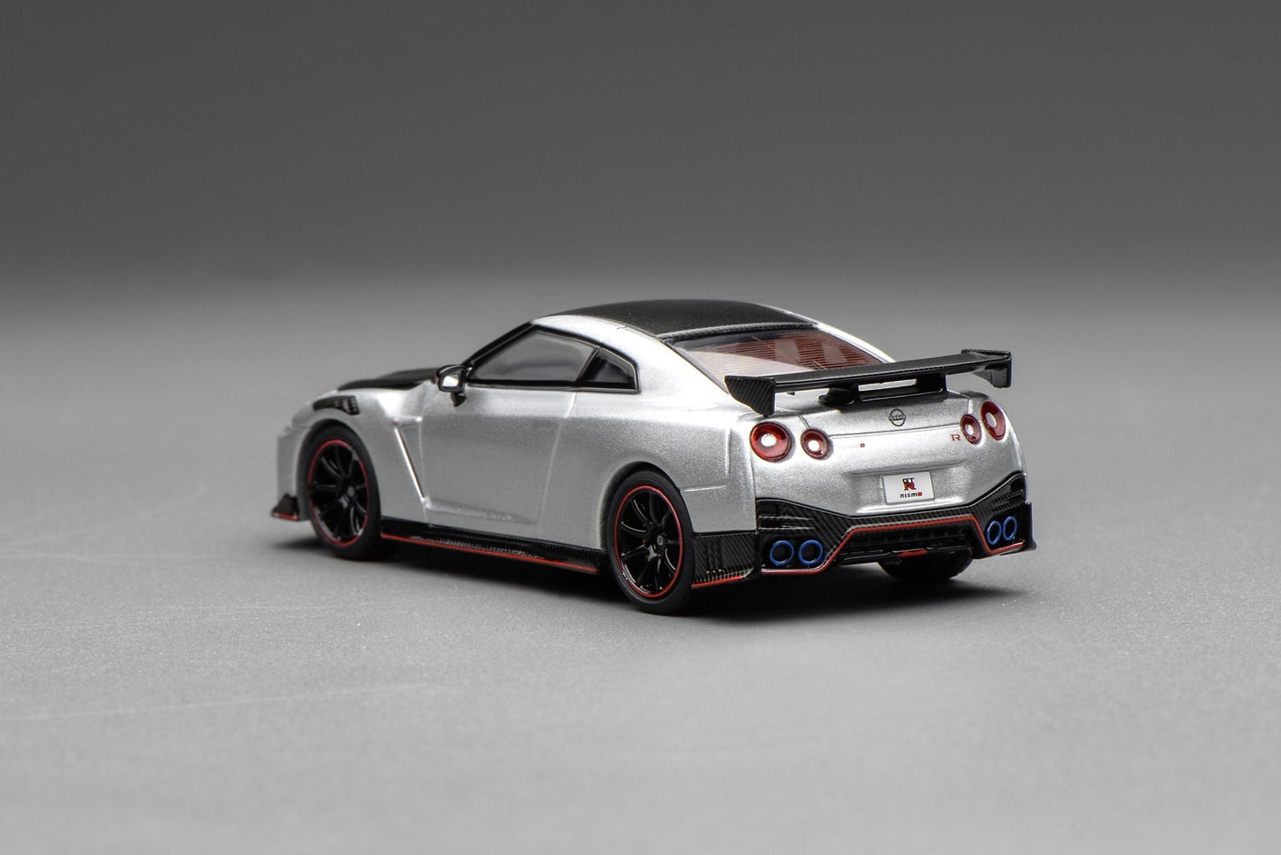 Motorhelix 1:64 Nissan GT-R NISMO (R35) Special Edition 2022 NISMO Silver