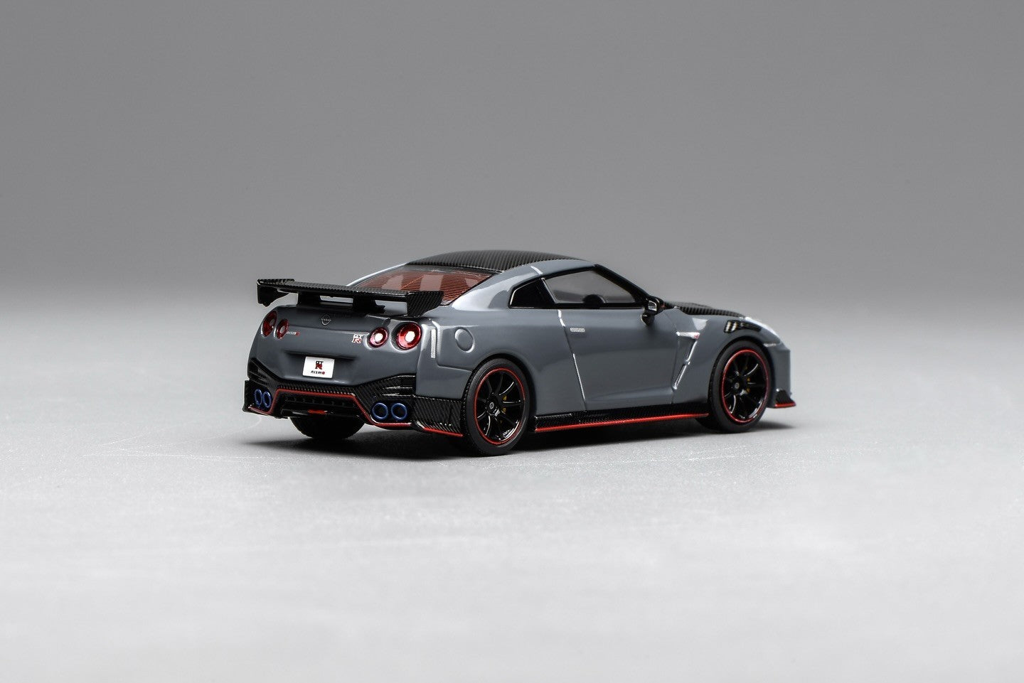Motorhelix 1:64 Nissan GT-R NISMO (R35) Special Edition 2022 NISMO Stealth Gray