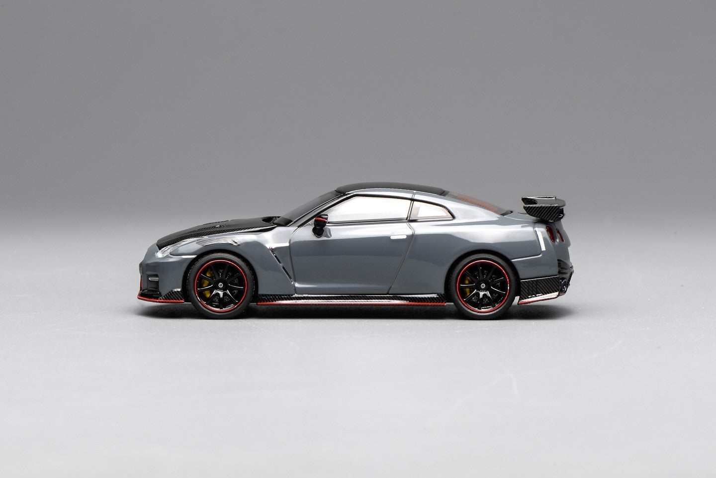Motorhelix 1:64 Nissan GT-R NISMO (R35) Special Edition 2022 NISMO Stealth Gray