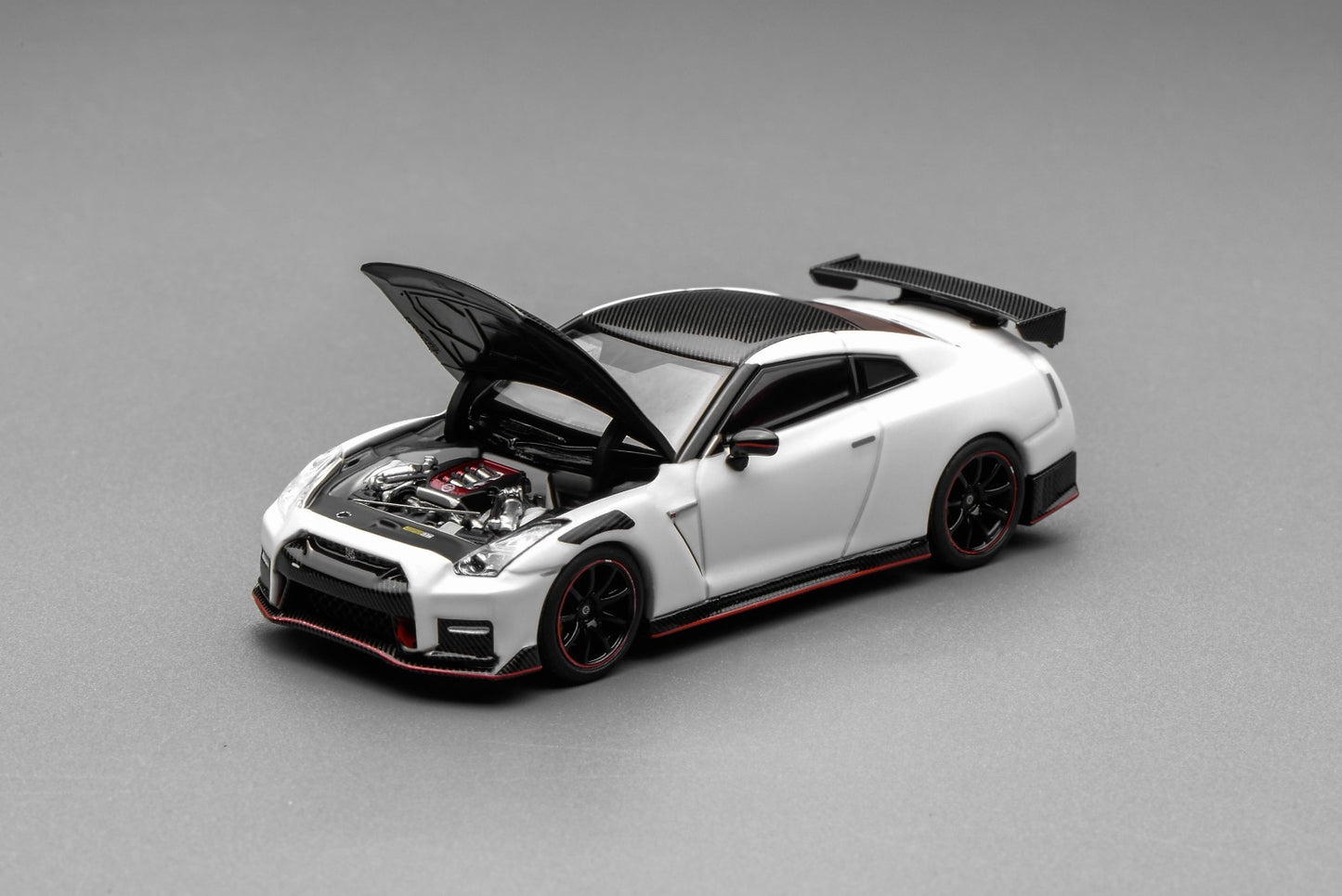 Motorhelix 1:64 Nissan GT-R NISMO (R35) Special Edition 2022 NISMO White