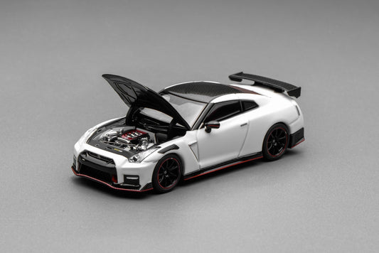 Motorhelix 1:64 Nissan GT-R NISMO (R35) Special Edition 2022 NISMO White
