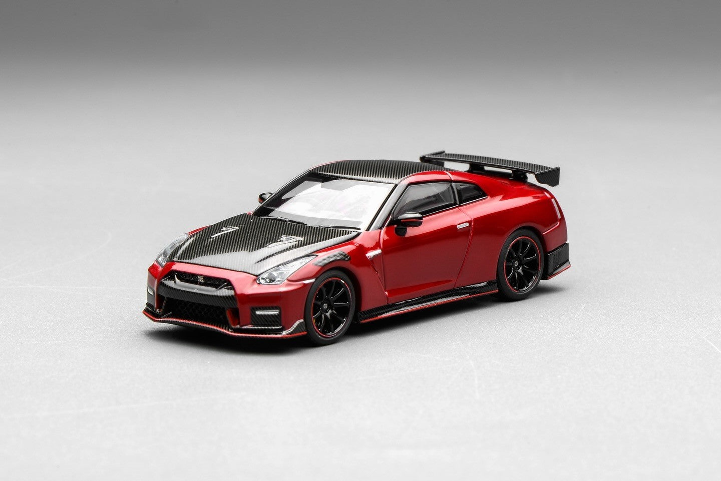 Motorhelix 1:64 Nissan GT-R NISMO (R35) Special Edition 2022 NISMO Vibrant Red