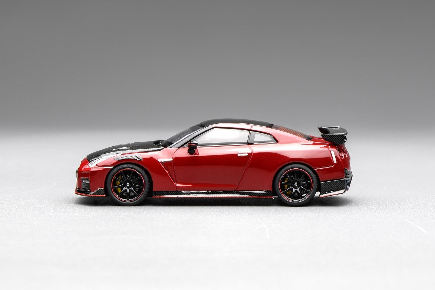Motorhelix 1:64 Nissan GT-R NISMO (R35) Special Edition 2022 NISMO Vibrant Red