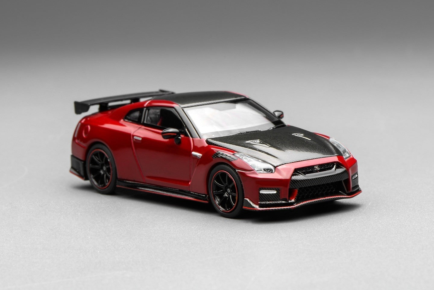 Motorhelix 1:64 Nissan GT-R NISMO (R35) Special Edition 2022 NISMO Vibrant Red