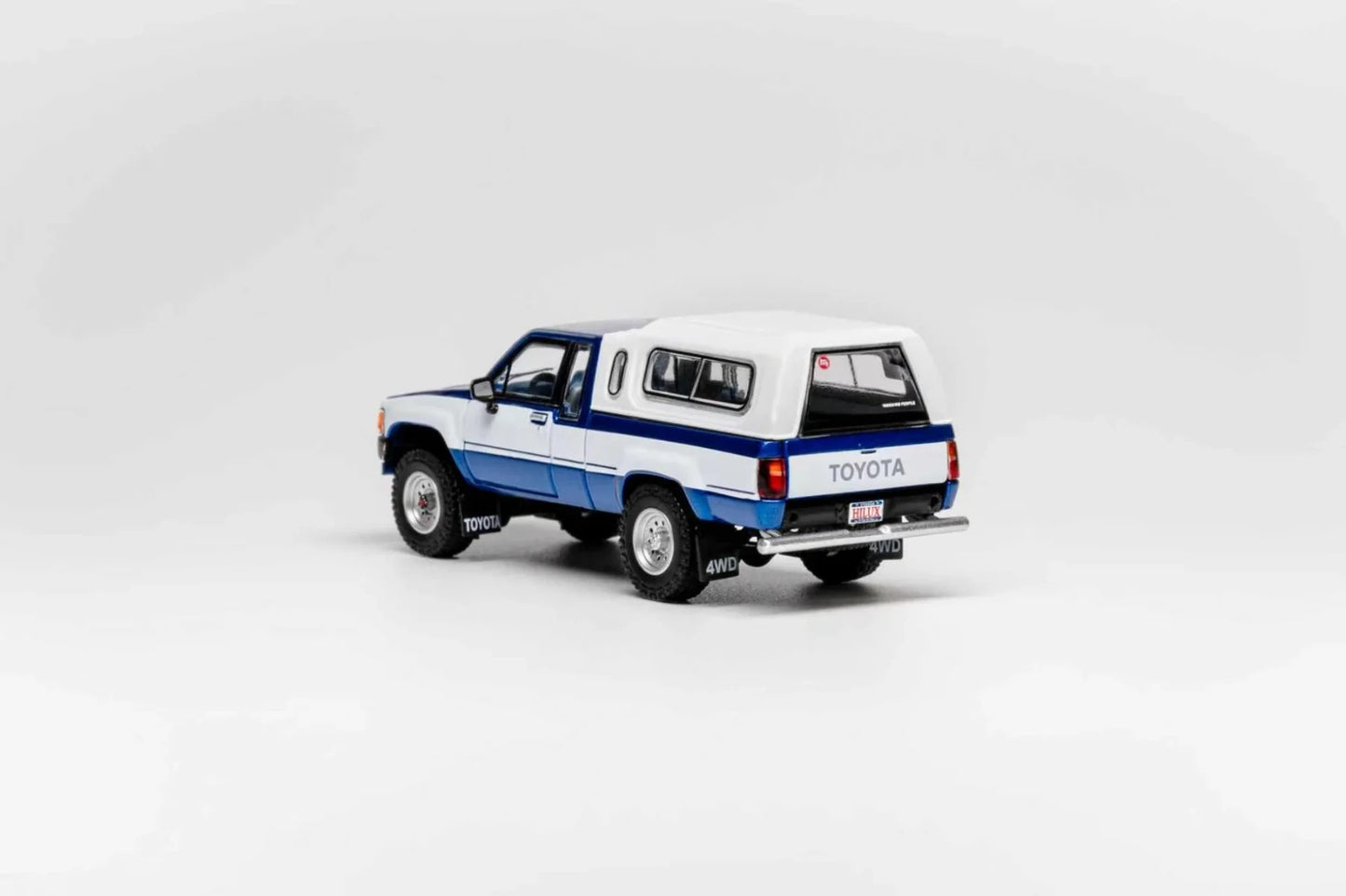 GCD 1:64 Toyota Hilux SR5 XTRA Cab 1985 (LHD) Blue KS-087-641