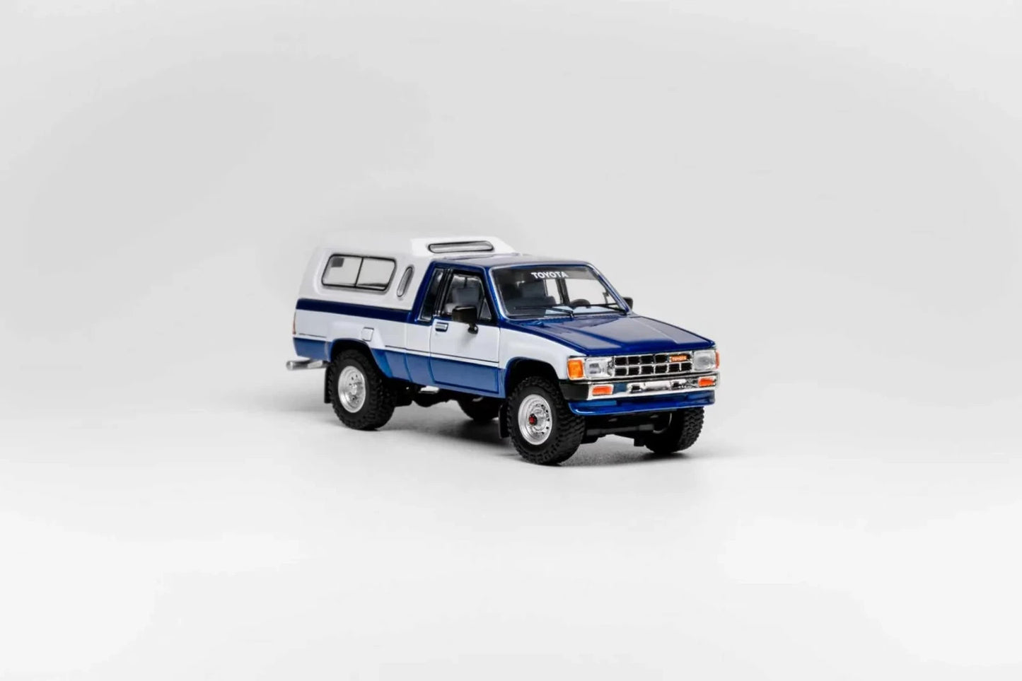 GCD 1:64 Toyota Hilux SR5 XTRA Cab 1985 (LHD) Blue KS-087-641