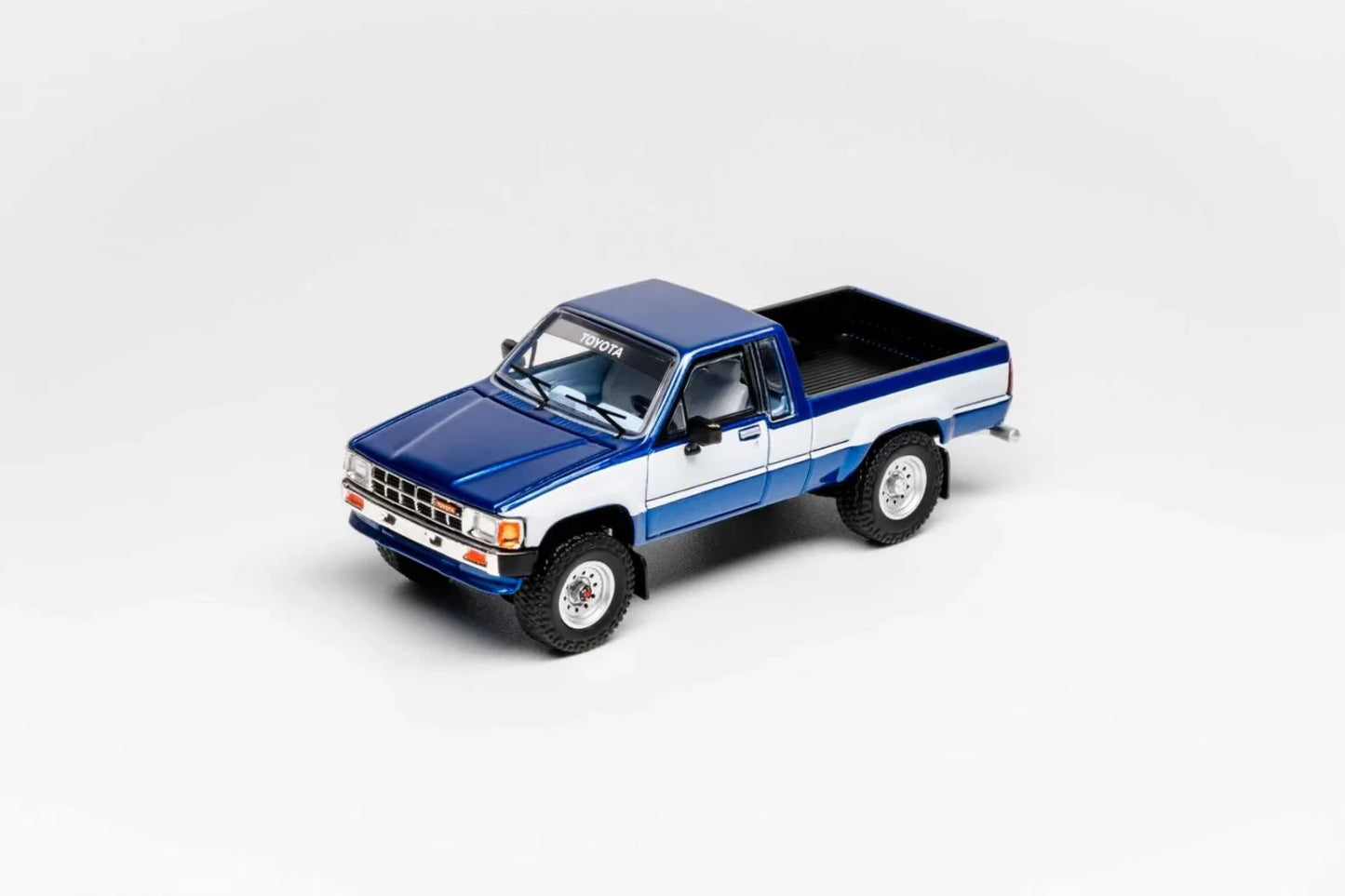 GCD 1:64 Toyota Hilux SR5 XTRA Cab 1985 (LHD) Blue KS-087-641