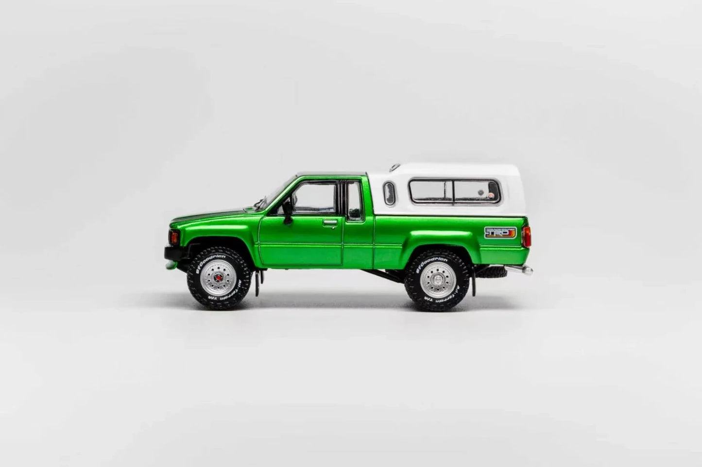 GCD 1:64 Toyota Hilux SR5 XTRA Cab 1985 (LHD) Green KS-087-643