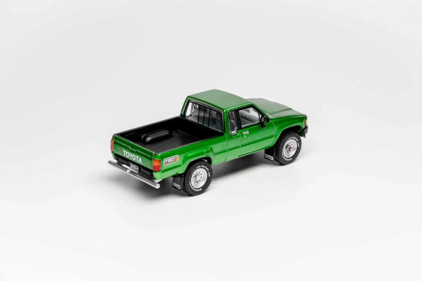 GCD 1:64 Toyota Hilux SR5 XTRA Cab 1985 (LHD) Green KS-087-643