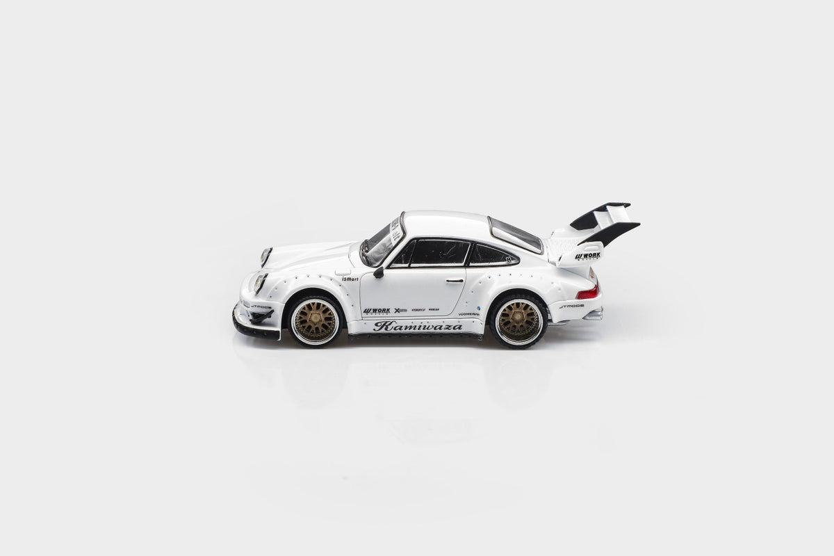 MODELMODEL 1:64 RWB 930 Kamiwaza White (Blister pack) MM64-RWB930-002
