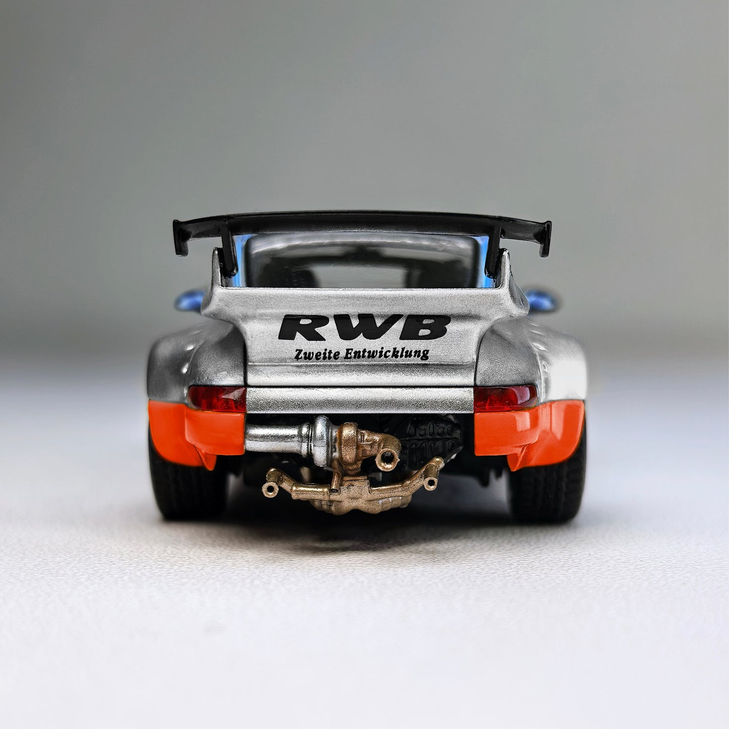 (PRE-ORDER) MODELMODEL 1:64 RWB 964 Ichiban Boshi #8 MM64-RWB964-001