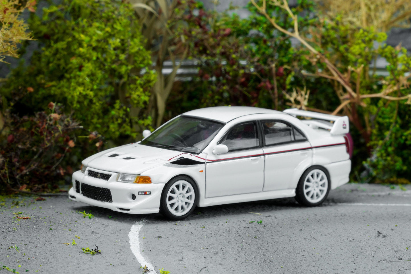 (PRE-ORDER) Motorhelix 1:64 Mitsubishi Lancer Evolution VI GSR T.M.E Scottish White with livery M64305