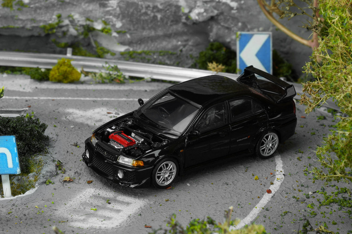 (PRE-ORDER) Motorhelix 1:64 Mitsubishi Lancer EVOLUTION V GSR Pyrenean Pearl Black M64101