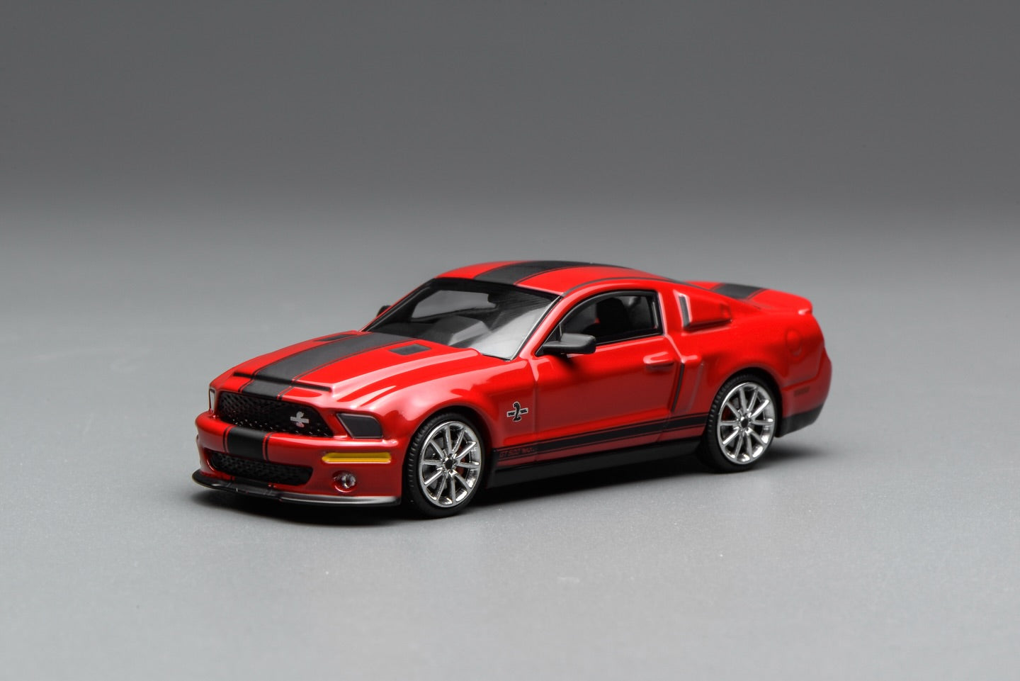 (PRE-ORDER) Motorhelix x Greenlight 1:64 Ford Mustang Shelby GT500 Super Snake 2007 RED with Black Stripe GL-1251006B