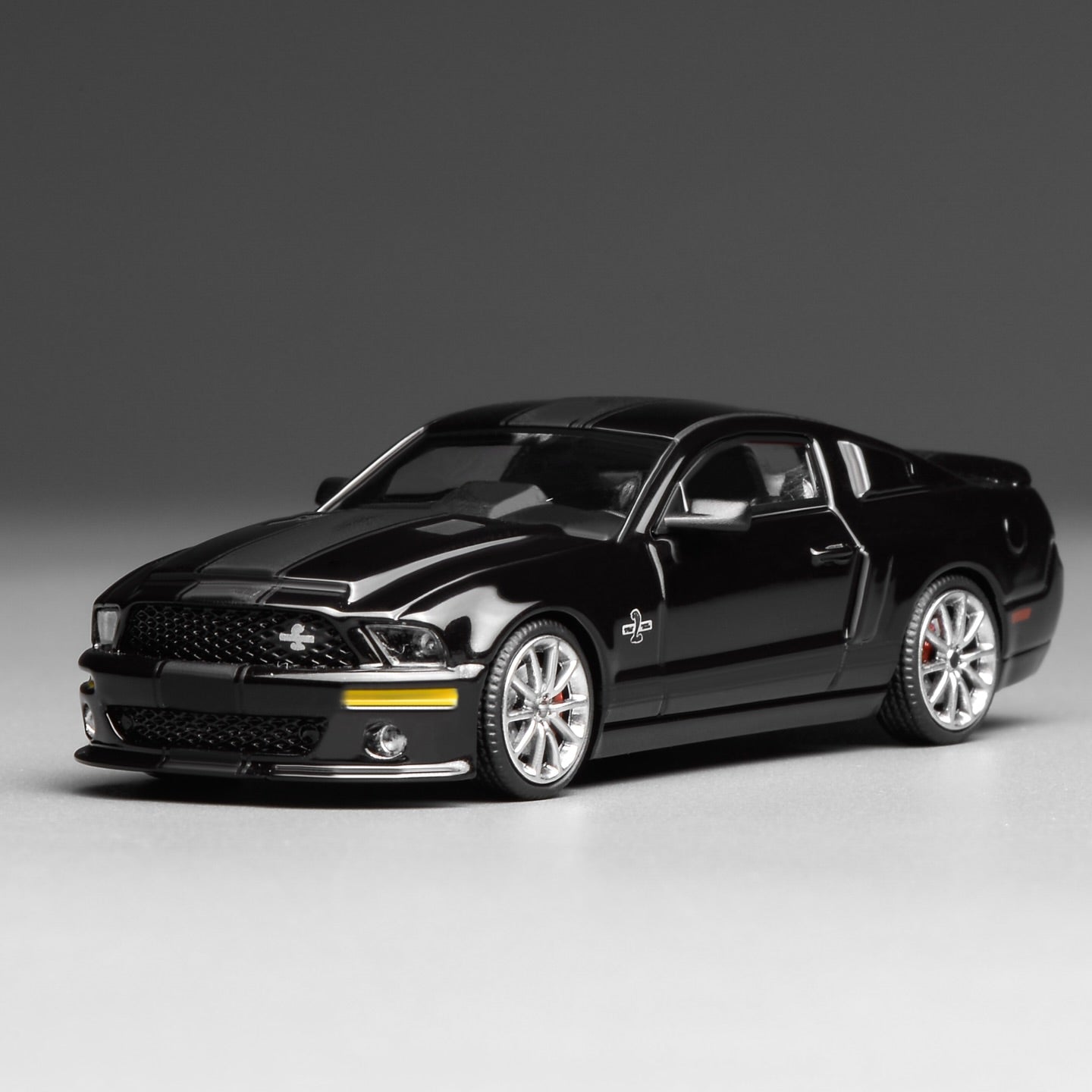 (PRE-ORDER) Motorhelix x Greenlight 1:64 Ford Mustang Shelby GT500 Super Snake 2007 BLACK GL-1251006C