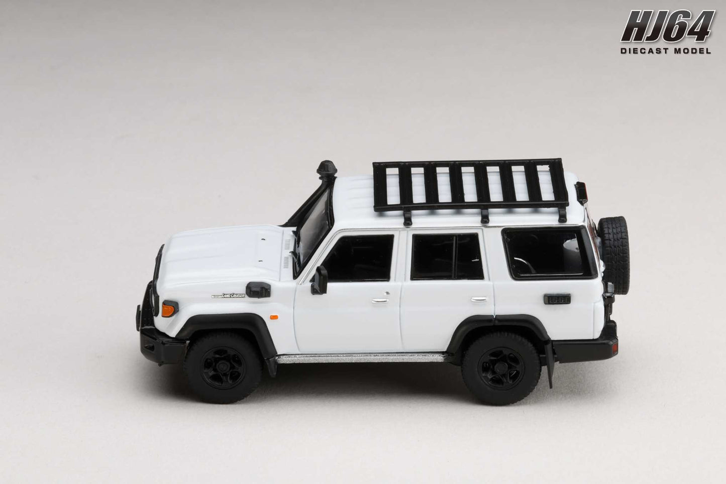 (PRE-ORDER) Hobby Japan 1:64 Toyota LANDCRUISER 70 (GDJ76W) 2023 CUSTOMIZED VERSION - SUPER WHITE Ⅱ HJ642090W