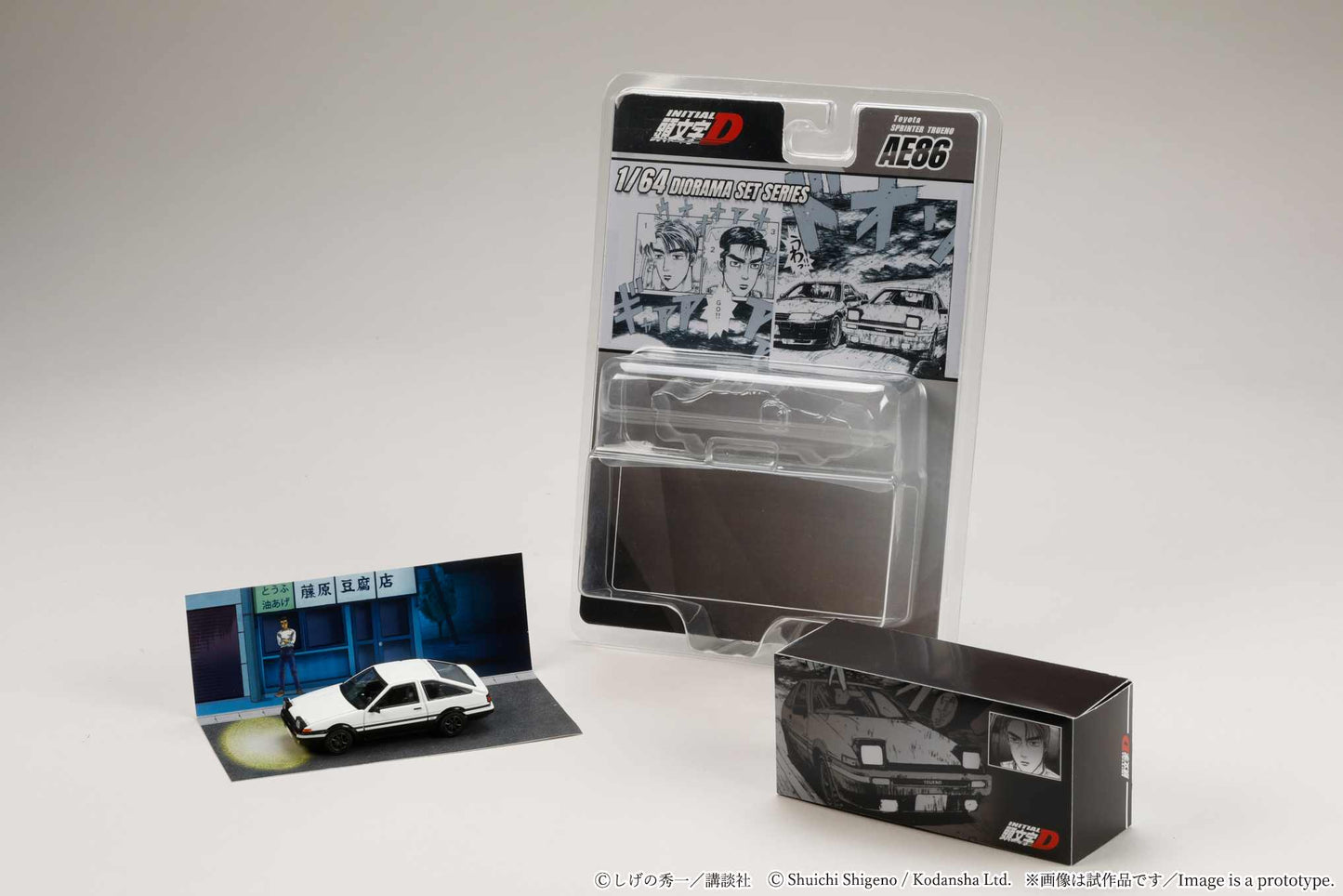 (PRE-ORDER) HOBBY JAPAN JDM64 1:64 Toyota SPRINTER TRUENO (AE86)/ INITIAL D Takumi Fujiwara VS Takeshi Nakazato (Includes 2 random cards) HJDMD001C