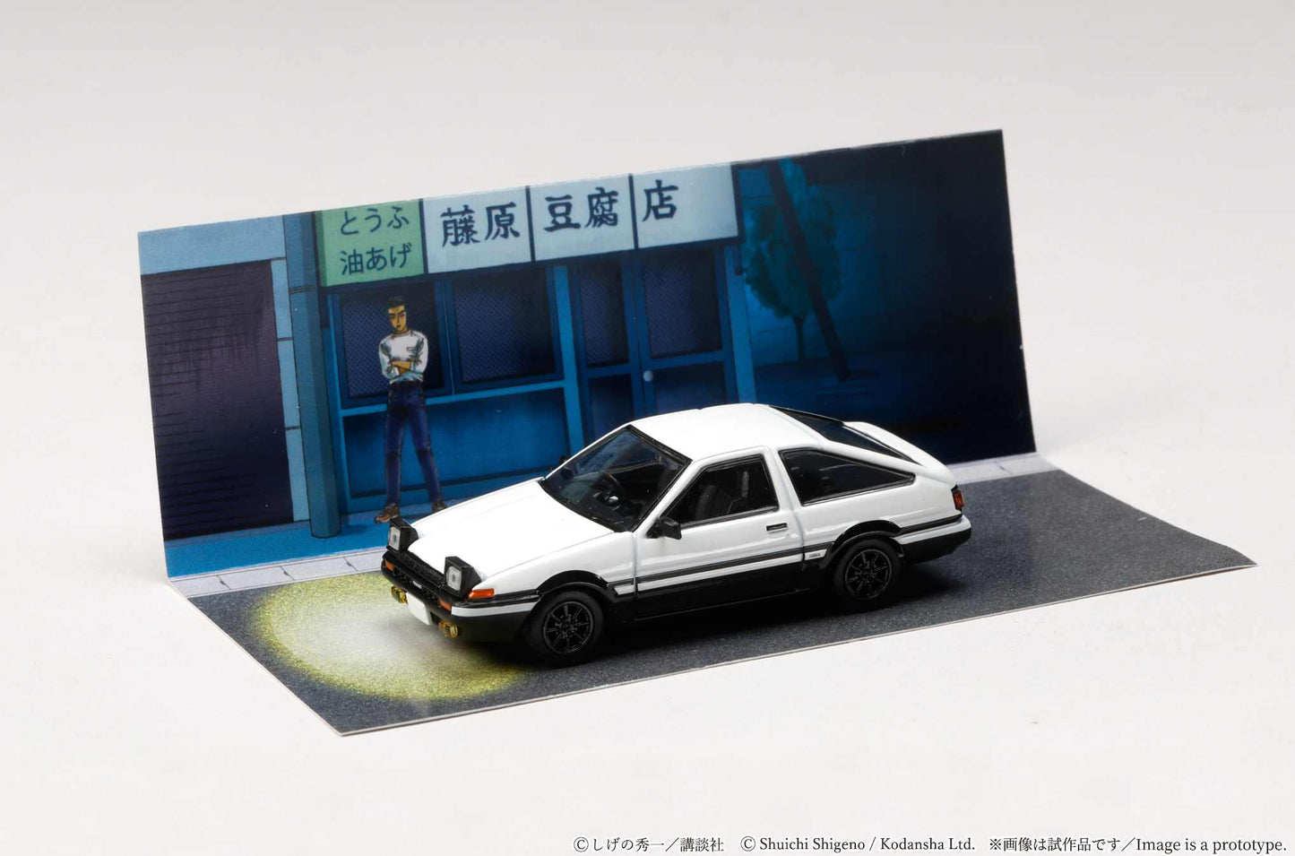 (PRE-ORDER) HOBBY JAPAN JDM64 1:64 Toyota SPRINTER TRUENO (AE86)/ INITIAL D Takumi Fujiwara VS Takeshi Nakazato (Includes 2 random cards) HJDMD001C