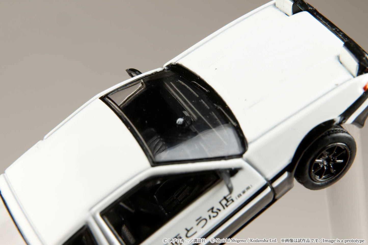 (PRE-ORDER) HOBBY JAPAN JDM64 1:64 Toyota SPRINTER TRUENO (AE86)/ INITIAL D Takumi Fujiwara VS Takeshi Nakazato (Includes 2 random cards) HJDMD001C