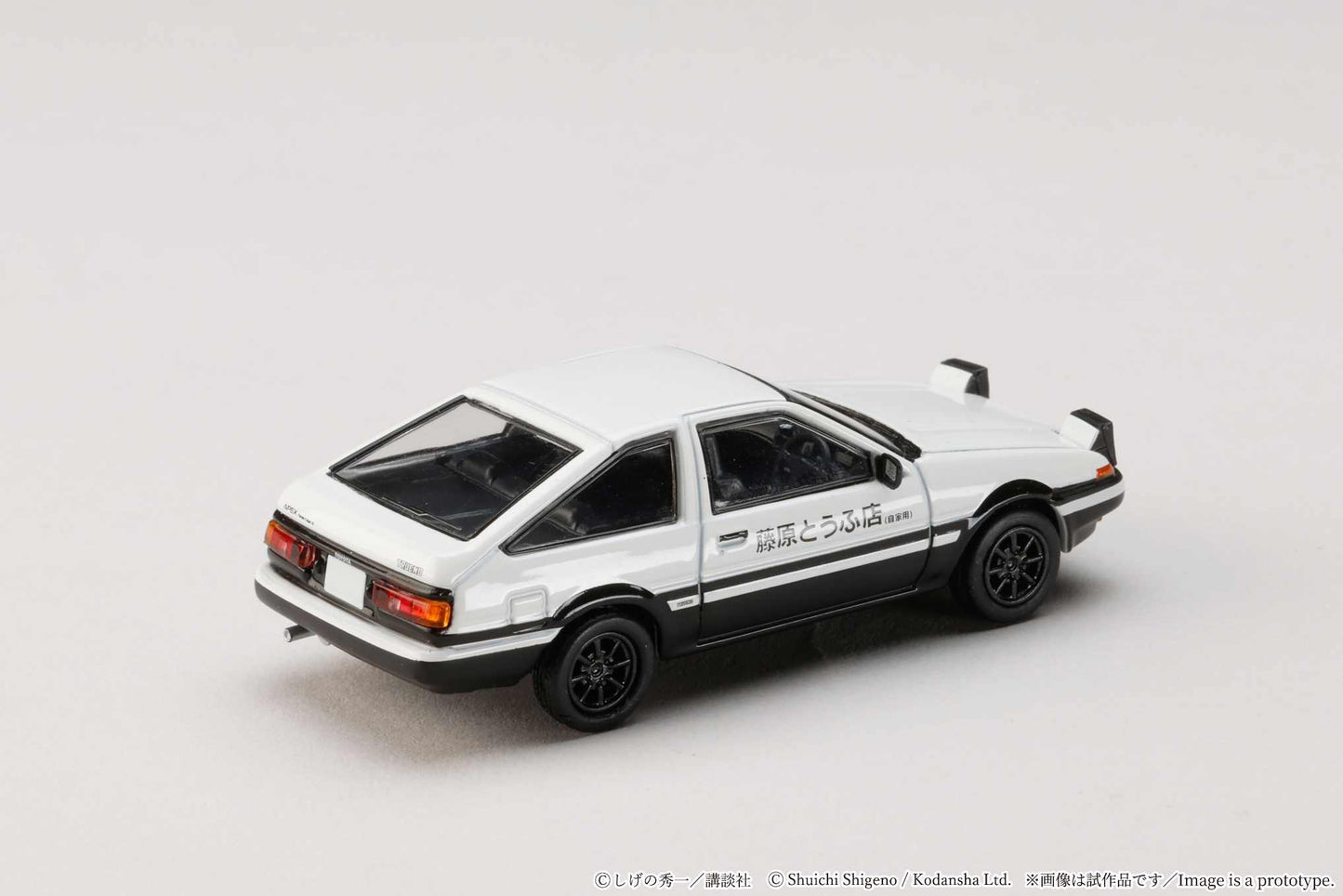 (PRE-ORDER) HOBBY JAPAN JDM64 1:64 Toyota SPRINTER TRUENO (AE86)/ INITIAL D Takumi Fujiwara VS Takeshi Nakazato (Includes 2 random cards) HJDMD001C