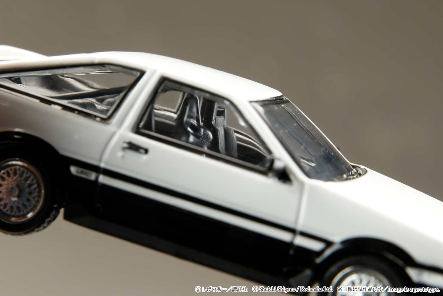 (PRE-ORDER) HOBBY JAPAN JDM64 1:64 Toyota COROLLA LEVIN (AE86) / Initial D Wataru Akiyama vs Takumi Fujiwara (Includes 2 random cards) HJDMD008B
