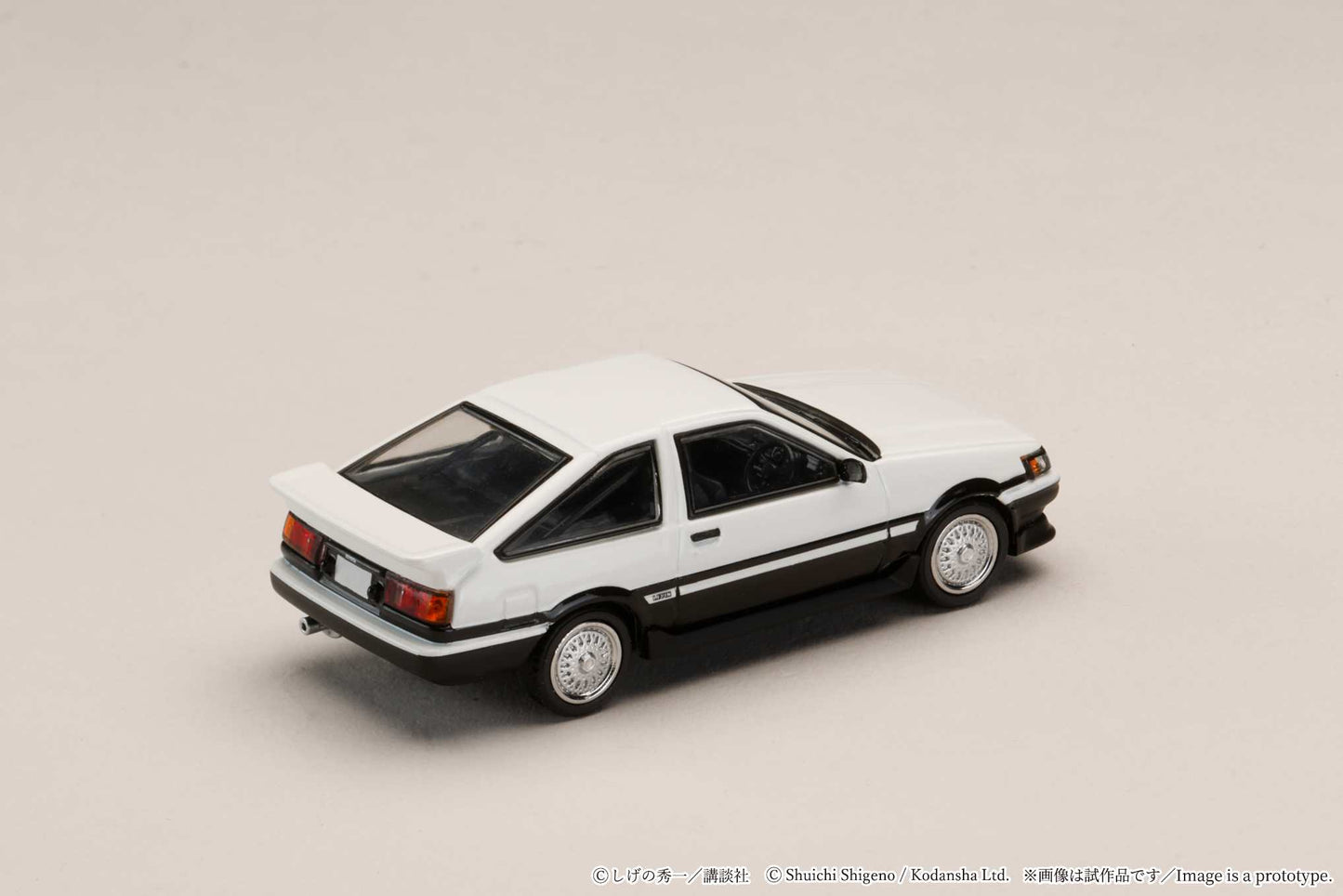 (PRE-ORDER) HOBBY JAPAN JDM64 1:64 Toyota COROLLA LEVIN (AE86) / Initial D Wataru Akiyama vs Takumi Fujiwara (Includes 2 random cards) HJDMD008B