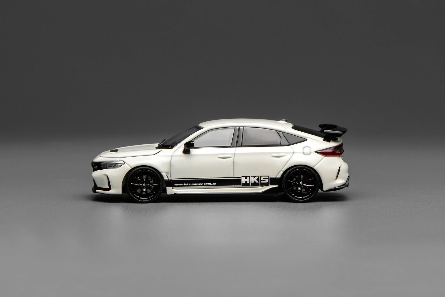 (PRE-ORDER) Motorhelix 1:64 Honda Civic TYPE R (FL5) HKS Championship White