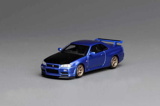 (PRE-ORDER) Motorhelix 1:64 NISSAN SKYLINE GT-R (R34) V-SPEC II CUSTOMIZED BAYSIDE BLUE W/ CARBON FIBER BONNET M63451