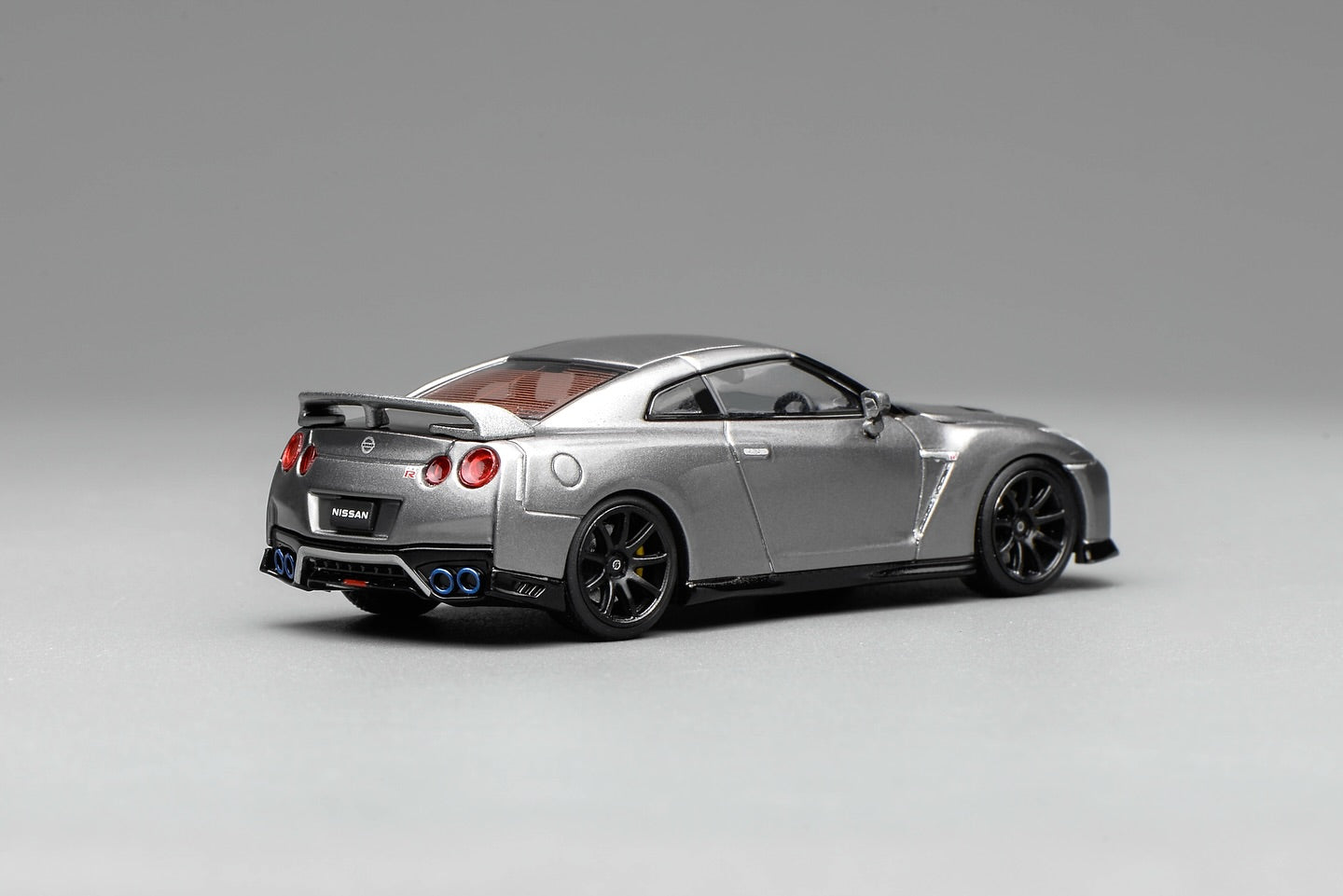 (PRE-ORDER) Motorhelix 1:64 Nissan GT-R (R35) Track Edition Engineered by NISMO 2020 Dark Metal Gray M63515