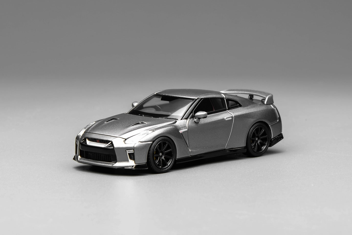 (PRE-ORDER) Motorhelix 1:64 Nissan GT-R (R35) Track Edition Engineered by NISMO 2020 Dark Metal Gray M63515