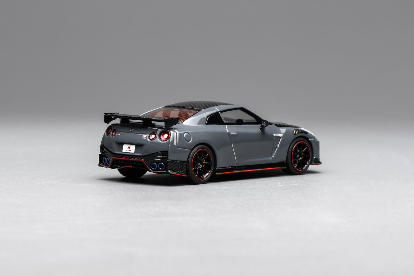 (PRE-ORDER) Motorhelix 1:64 Nissan GT-R NISMO (R35) Special Edition 2022 NISMO Stealth Gray M63521