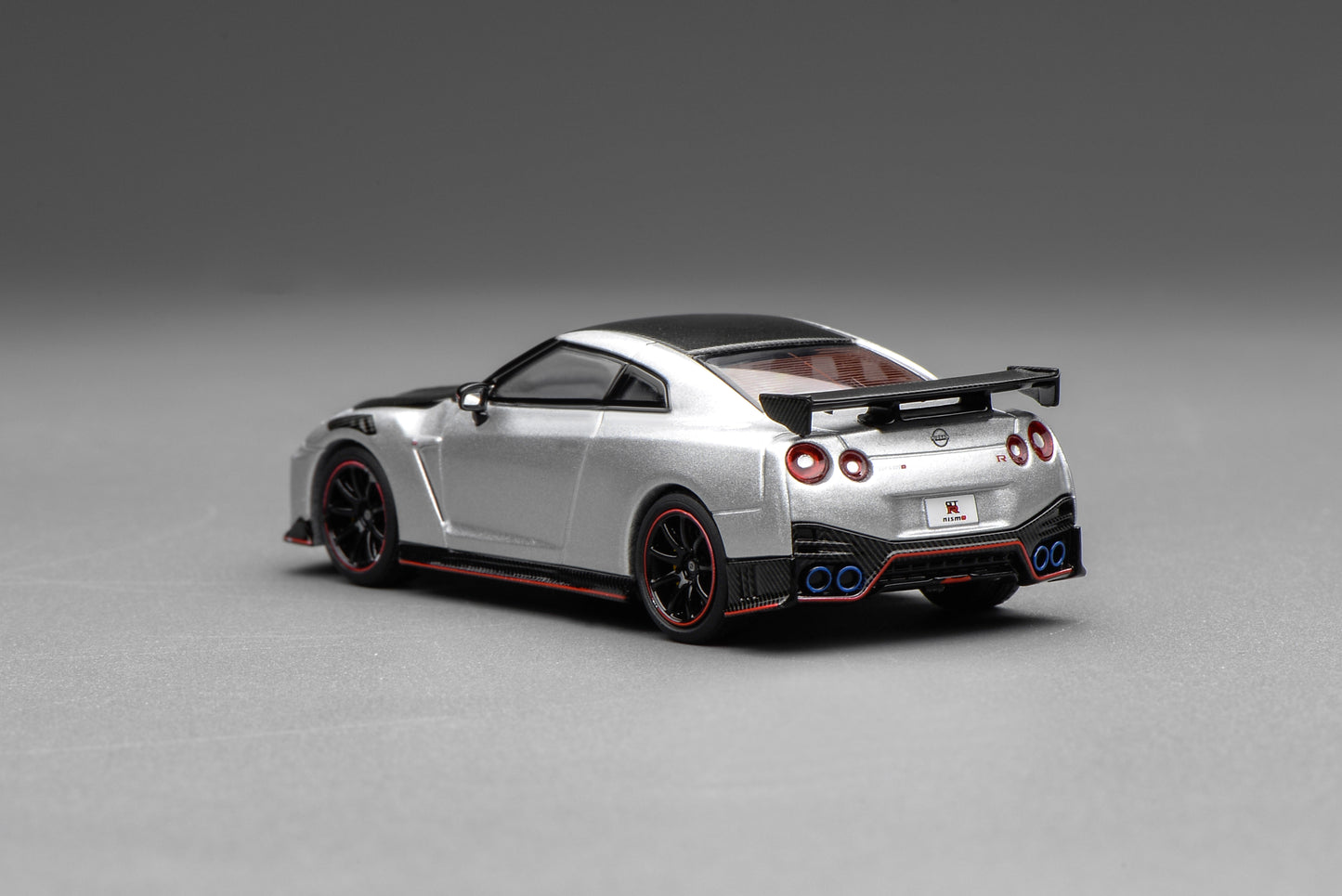 (PRE-ORDER) Motorhelix 1:64 Nissan GT-R NISMO (R35) Special Edition 2022 NISMO Ultimate Metal Silver M63523