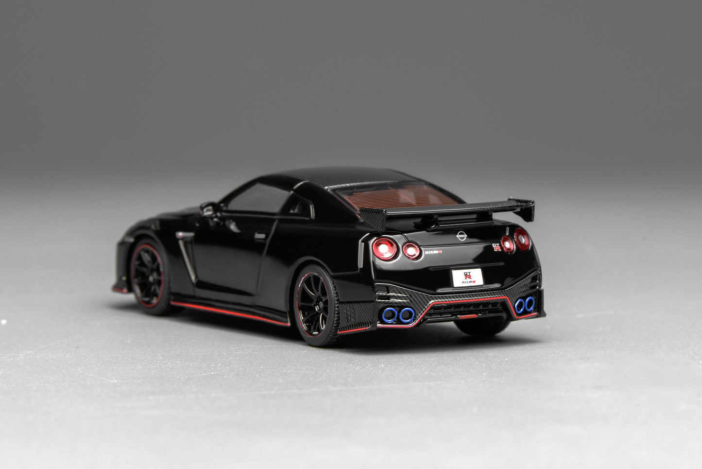 (PRE-ORDER) Motorhelix 1:64 Nissan GT-R NISMO (R35) Special Edition 2022 NISMO Meteor Black Flake Pearl M63524