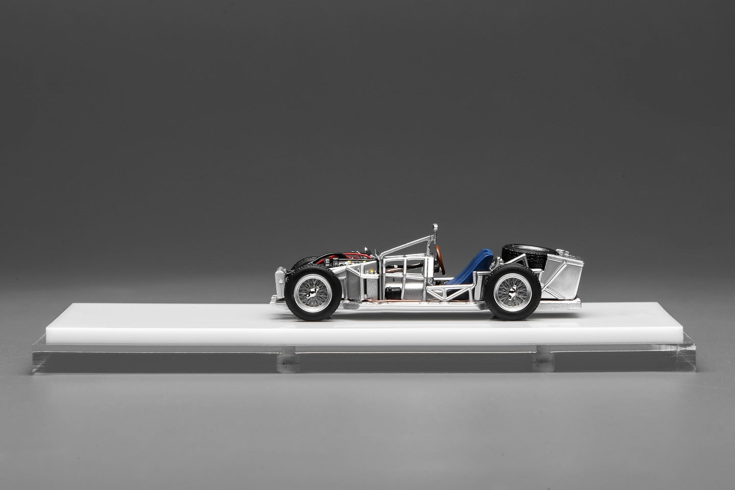 (PRE-ORDER) Motorhelix 1:64 Spaceframe w/ Engine (Birdcage) M63701