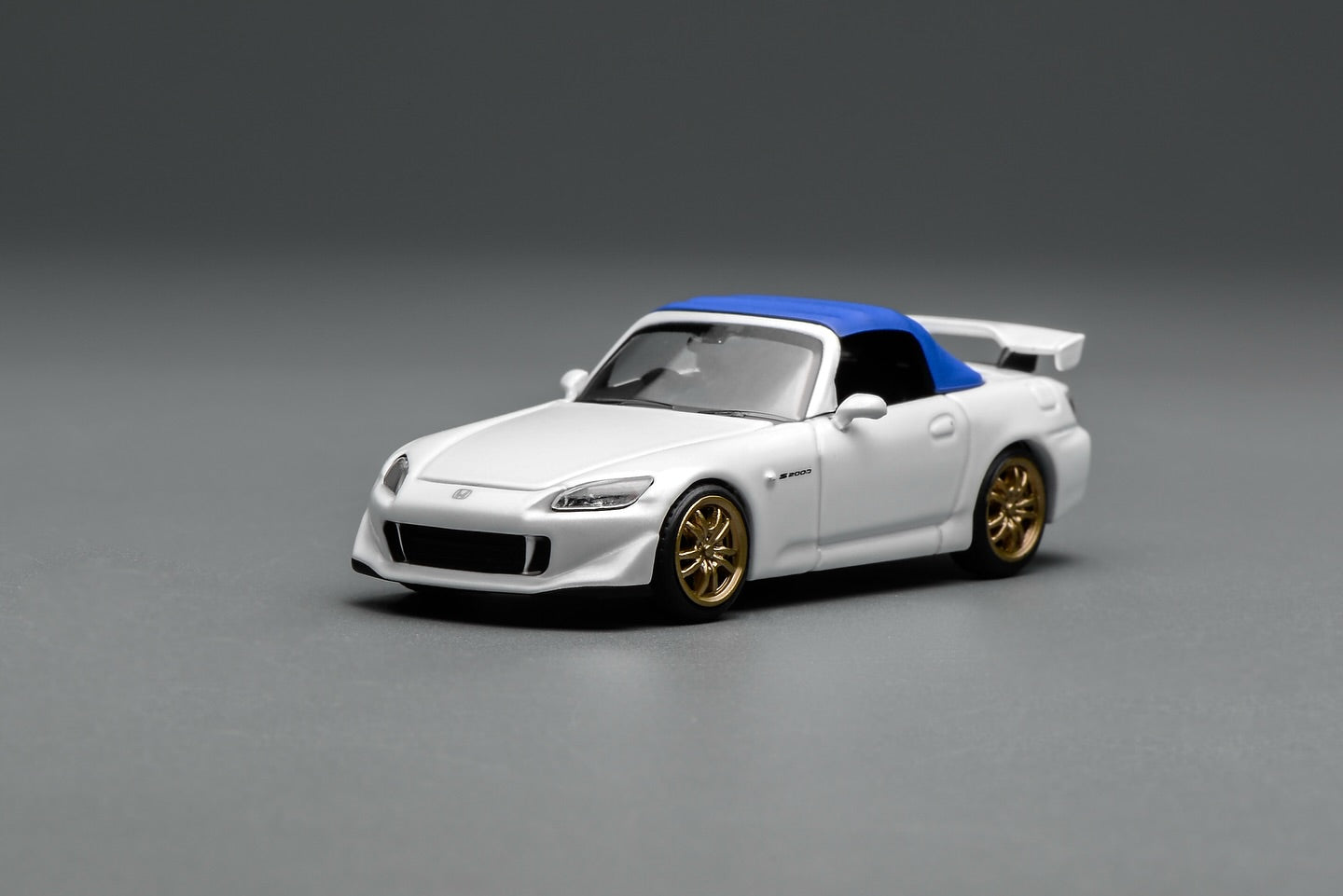 (PRE-ORDER) Motorhelix 1:64 Honda S2000 TYPE S Platinum White Pearl M65108