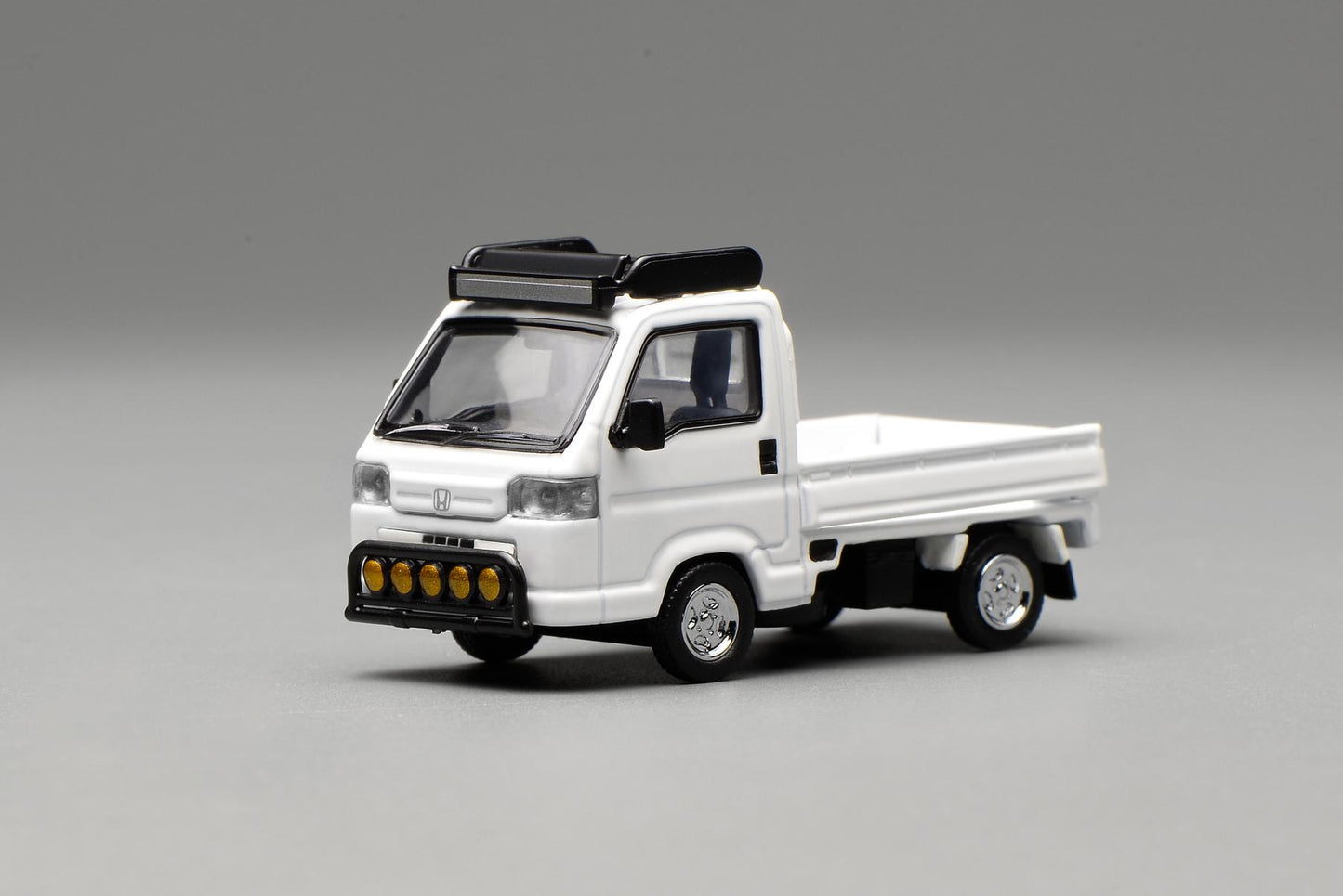 (PRE-ORDER) Motorhelix 1:64 Honda Acty Truck Customized Edition - Taffeta White M65615