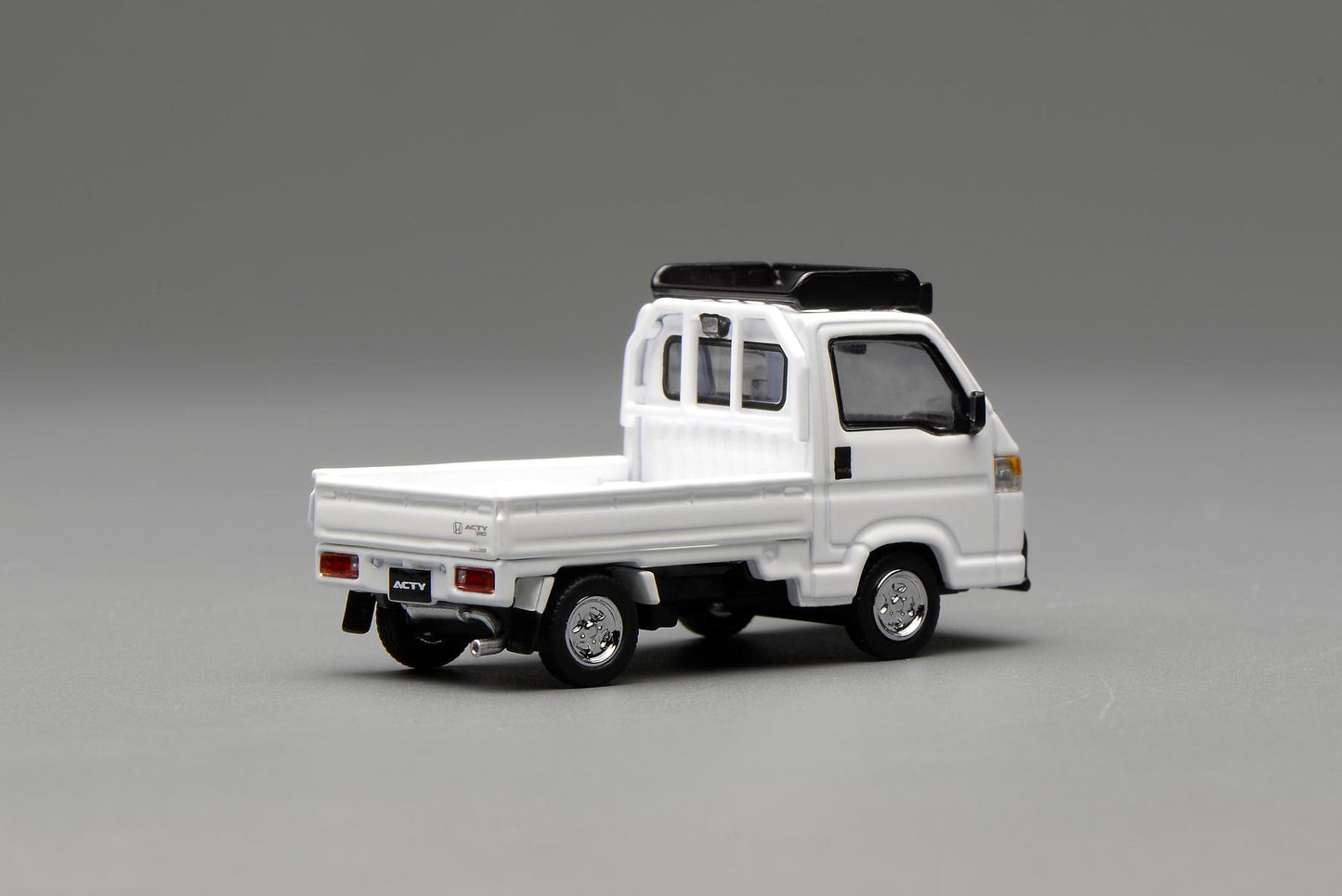 (PRE-ORDER) Motorhelix 1:64 Honda Acty Truck Customized Edition - Taffeta White M65615