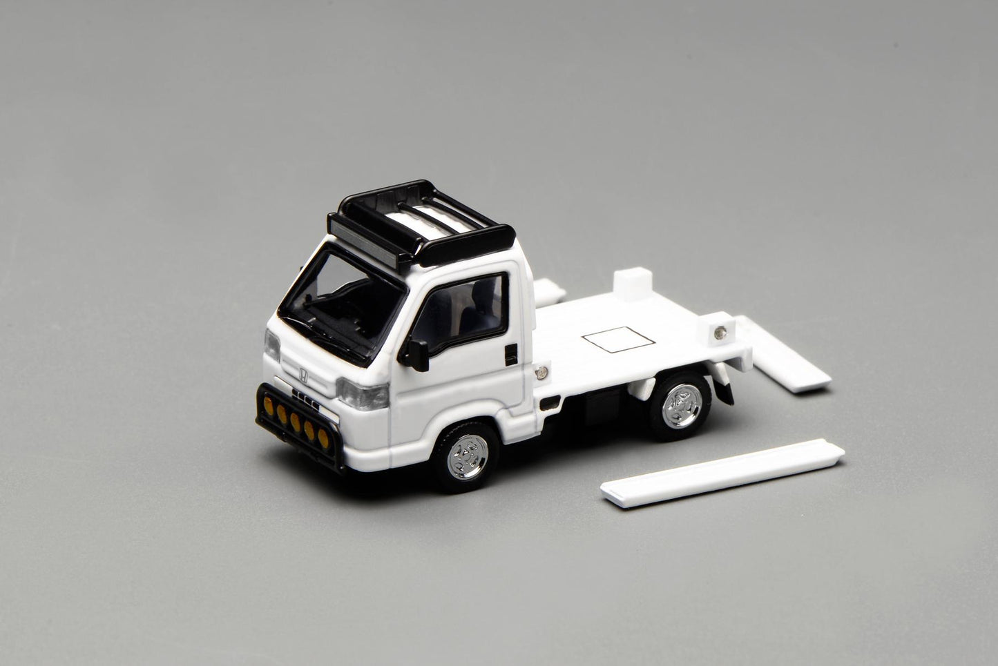 (PRE-ORDER) Motorhelix 1:64 Honda Acty Truck Customized Edition - Taffeta White M65615