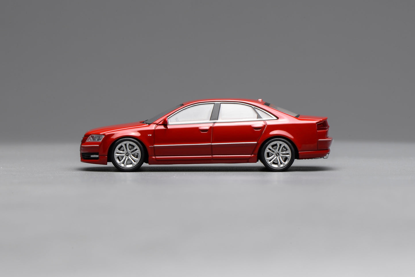 (PRE-ORDER) Motorhelix 1:64 Audi S8 2008 Misano red M68215