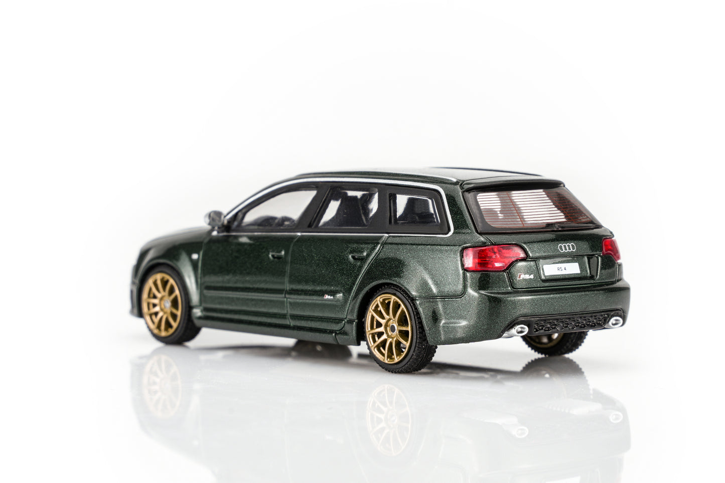 (PRE-ORDER) Motorhelix 1:64 Audi RS4 (B7) 2005 - Deep Green Pearl M68307